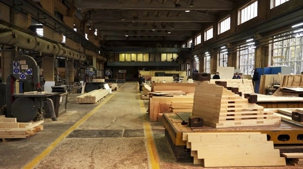 furniture manufacturing, material optimization, wood waste reduction, Oracle Cloud, cutting accuracy